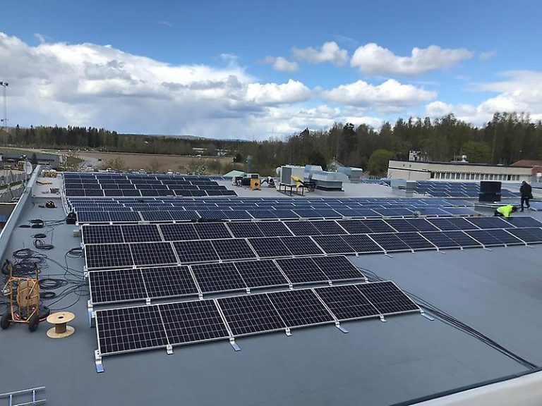 NP-Gruppen har lagt energismart soltak på Alfta industricenter